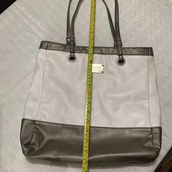9 West Tote like new. - Picture 6 of 9